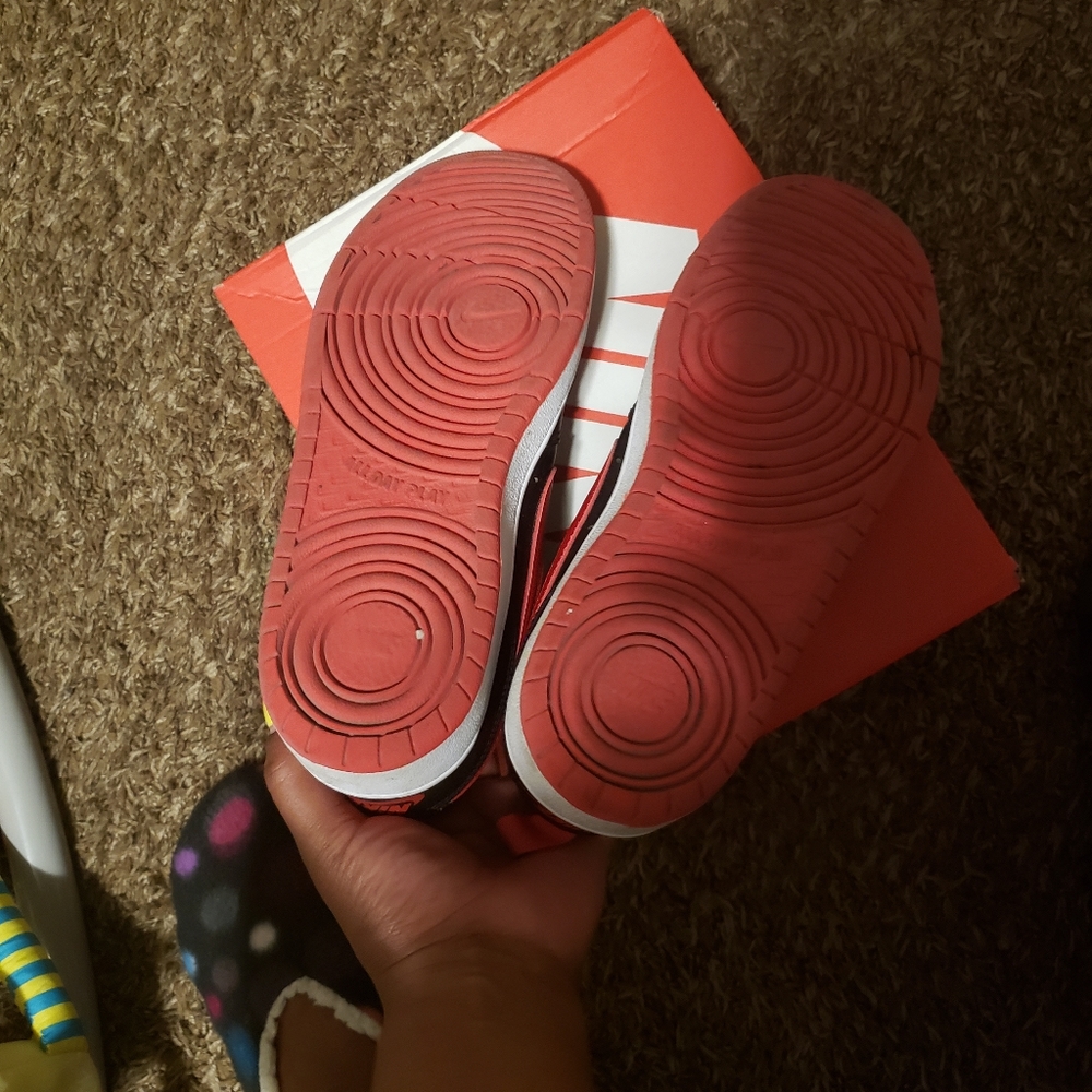Nike - Picture 4 of 5